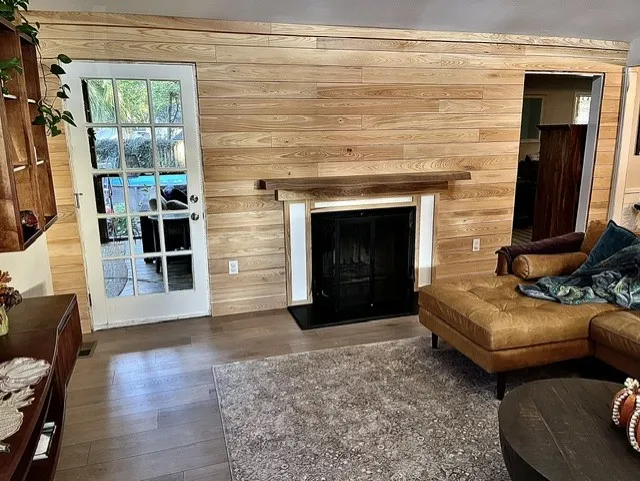 Another view of the Sherwood accent wall